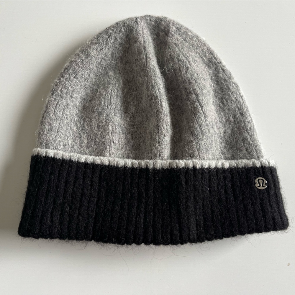 lululemon athletica alpaca Gray and Black Ribbed Cuff Knit Beanie - Picture 4 of 4